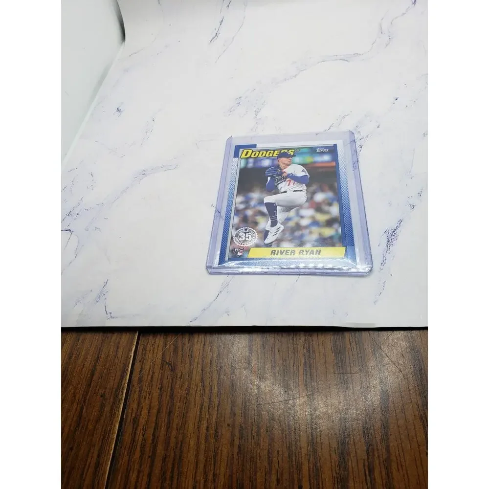 2025 Topps #T90-49 River Ryan 1990 Topps Baseball 35th Anniversary RC - Picture 3 of 4